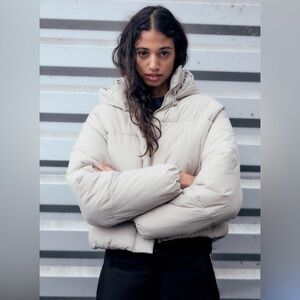 Zara Women's Off-White Puffer Jacket XL